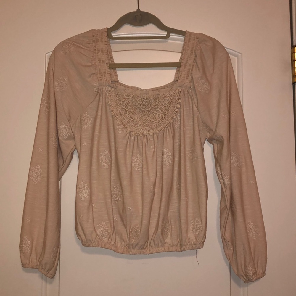 Super cute cream top!